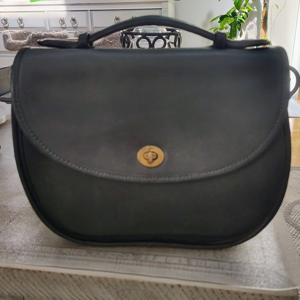 Excellent Vintage Coach Large Plaza Forest Green with brass hardware (Rare)